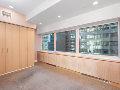 Thumbnail image of property at 110 East 60th Street