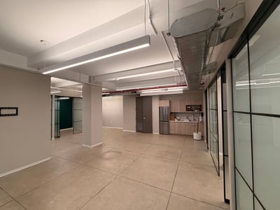 Thumbnail image of property at 370 Lexington Avenue